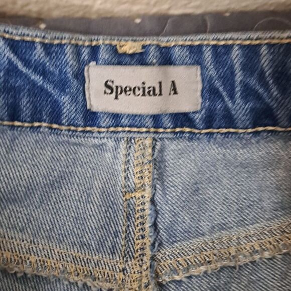 Special A distressed jeans size 7 - Picture 3 of 6